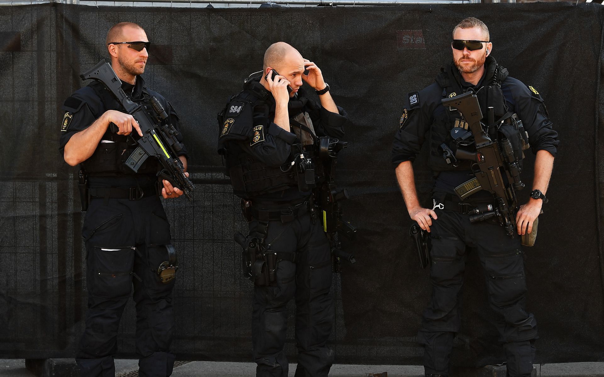Armed Swedish police personnel