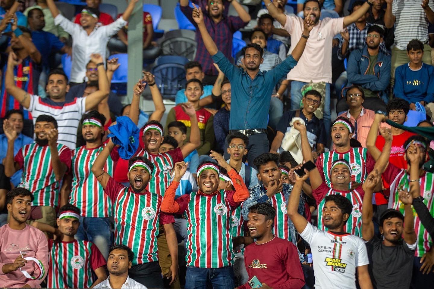 मैच मुंबई में होने के बावजूद मोहन बगान के समर्थक भारी तादाद में मौजूद थे