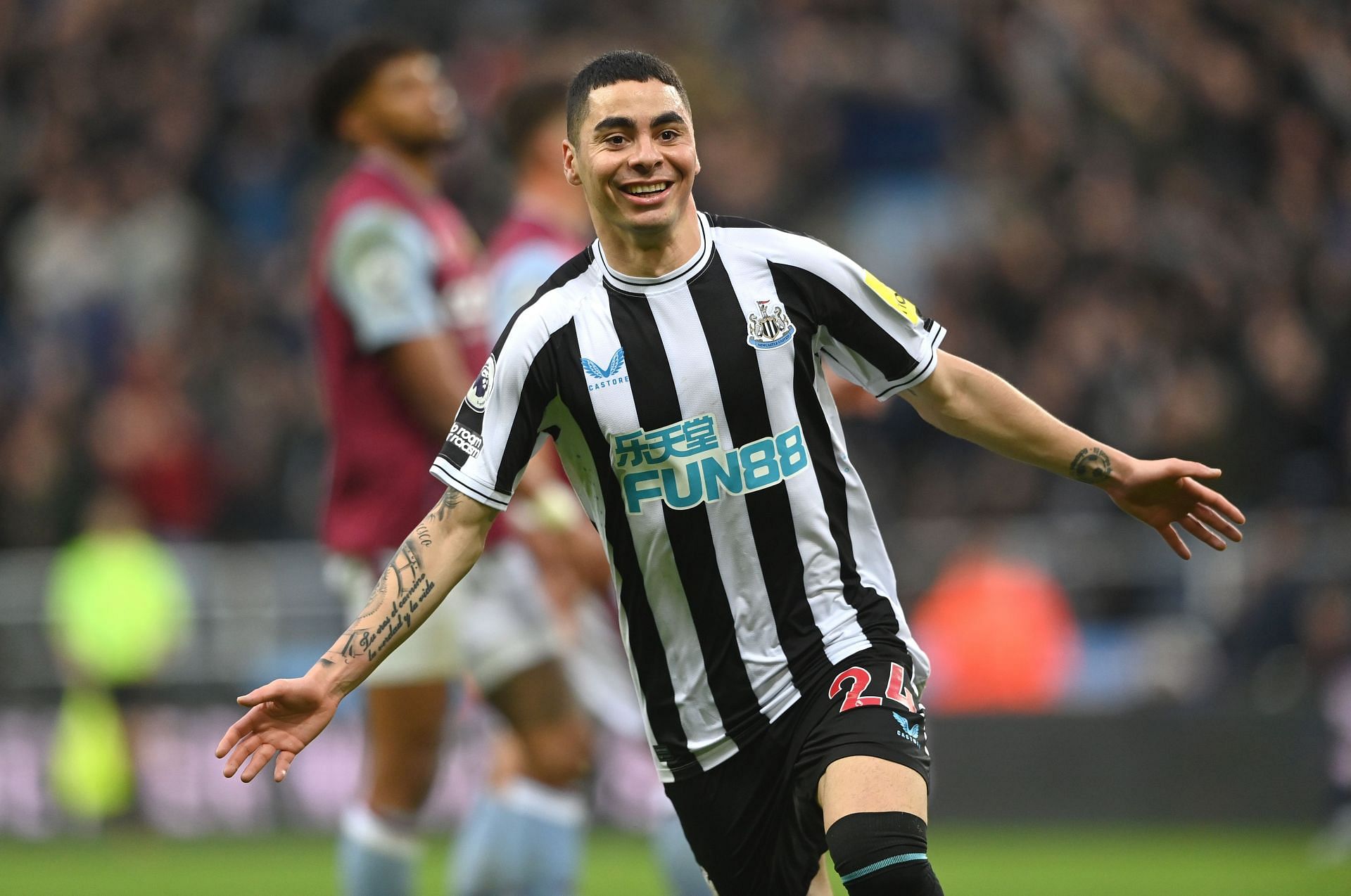 Newcastle United v Aston Villa - Premier League