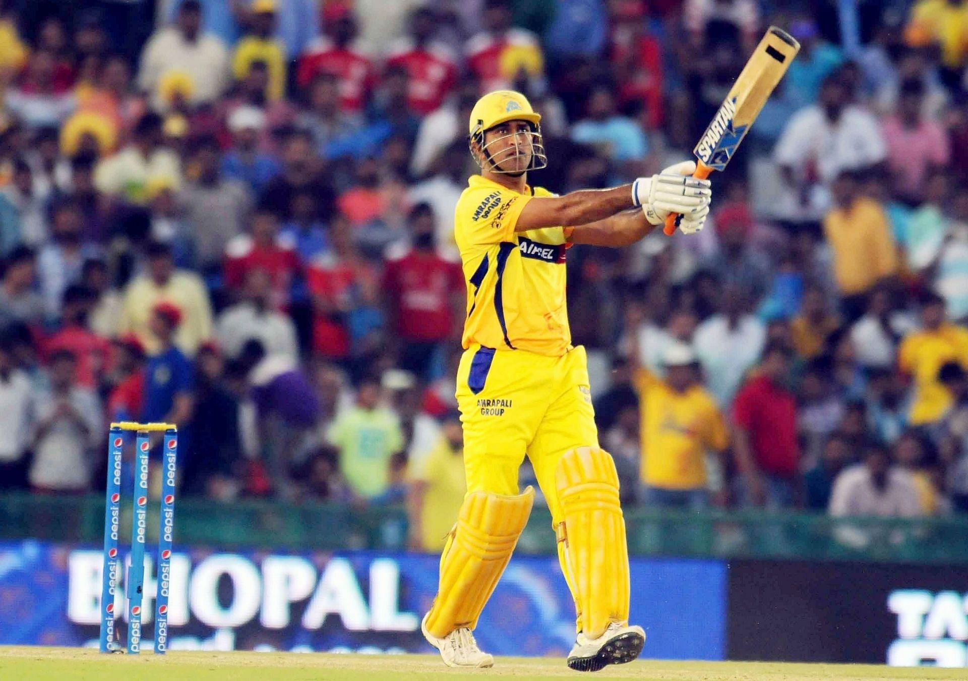 MS Dhoni IPL Career Wickets, Runs, Records, Age, Price, Team 2022