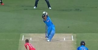 IND vs ENG : विराट कोहली का कवर्स के ऊपर से हैरान करने वाला छक्का, देखिये जबरदस्त शॉट का वीडियो