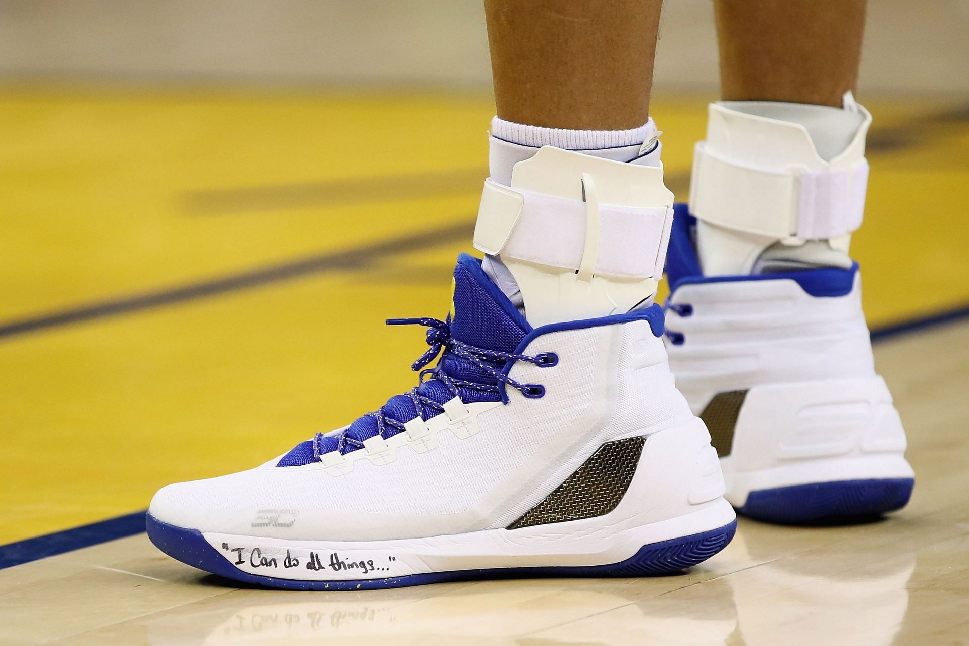 Steph Curry wearing the Curry 3s against the Miami Heat