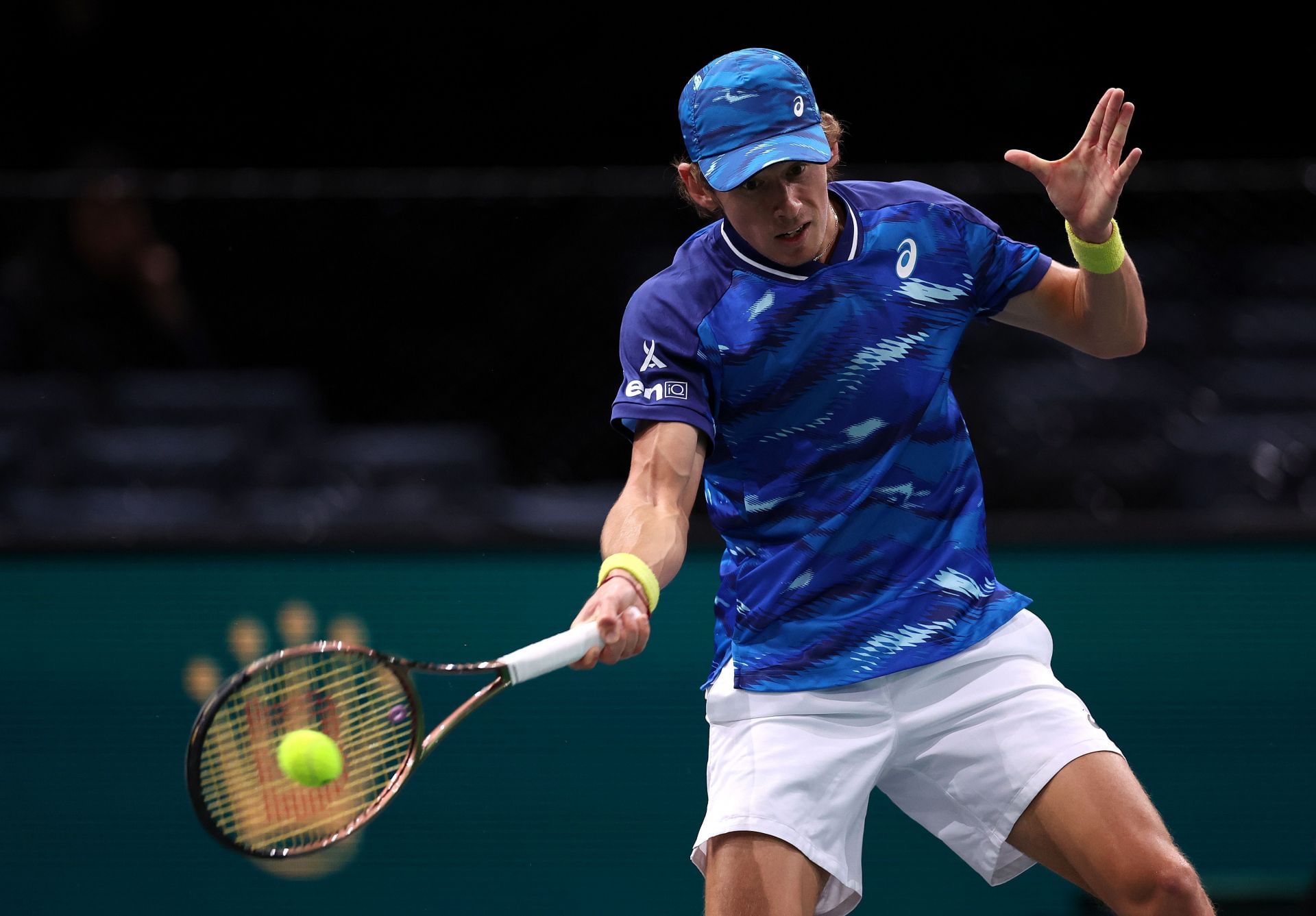 Alex De Minaur in action at the 2022 Paris Masters.