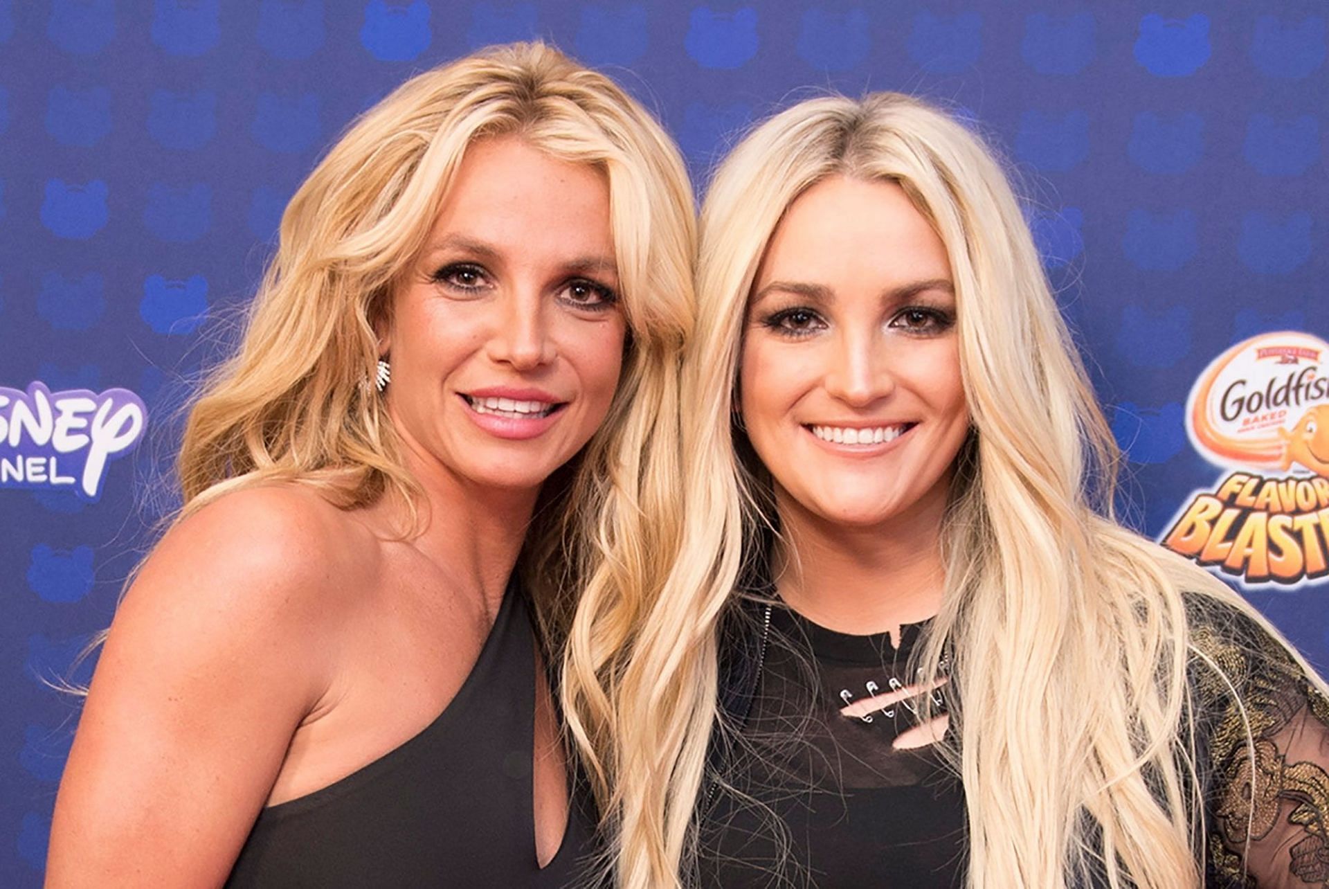 Britney (L) with Jamie Lynn (R) (image via Getty/Image Group LA)
