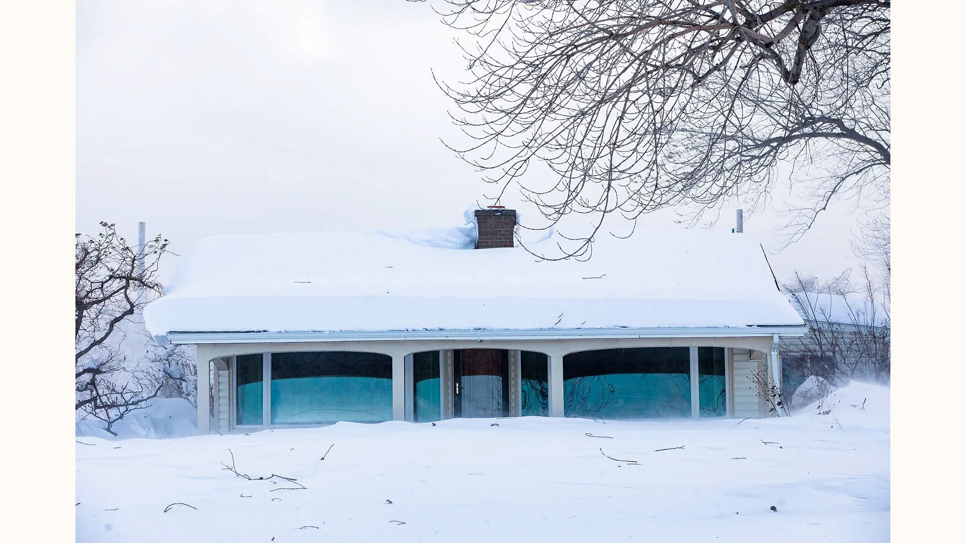 The city saw upwards of eight feet of snow (image via Getty/Daniel William McKnight)