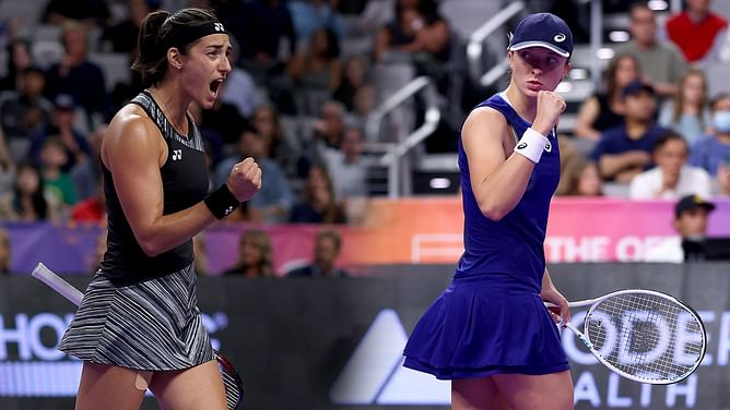 "Hope she has an amazing 2023, Iga Swiatek needs to be challenged" - Tennis fans react to Caroline Garcia's incredible WTA Finals triumph