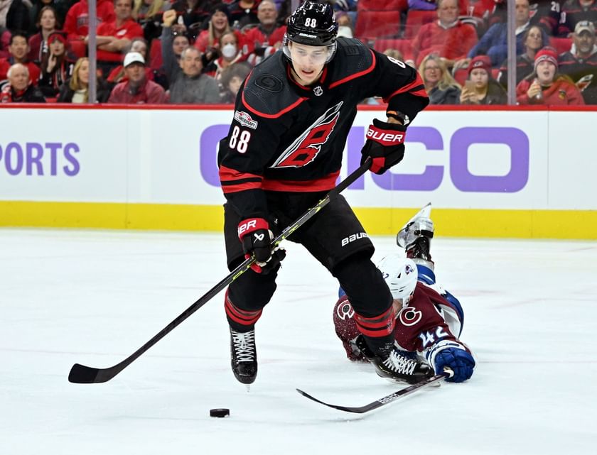 Coyotes vs Hurricanes Prediction, Odds, Line and Picks - November 23
