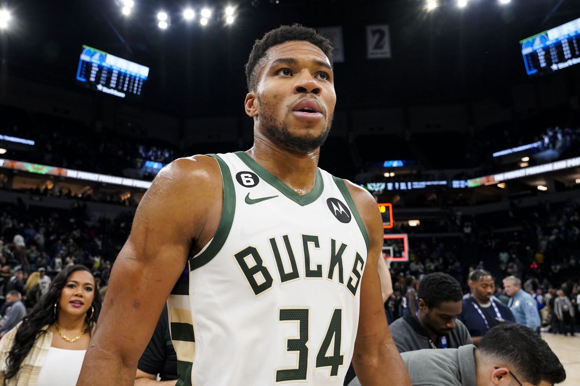 Thwaaap! Giannis Blocks a Shot—and Milwaukee and Phoenix Have a Series - WSJ