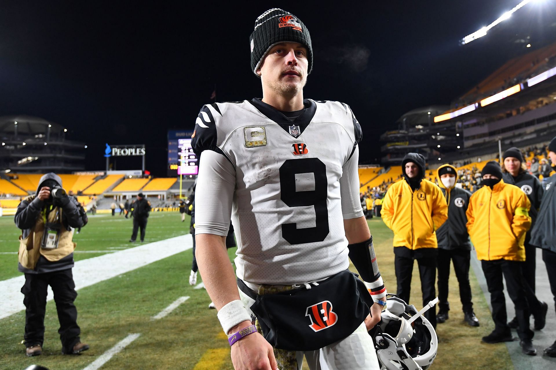 Super Bowl LVI: Who is Joe Burrow's mom Robin? Fans say she looks