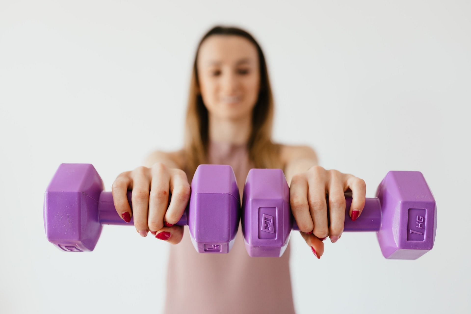 Dumbbell exercises help strengthen the upper body. (Photo via Pexels/Karolina Grabowska)