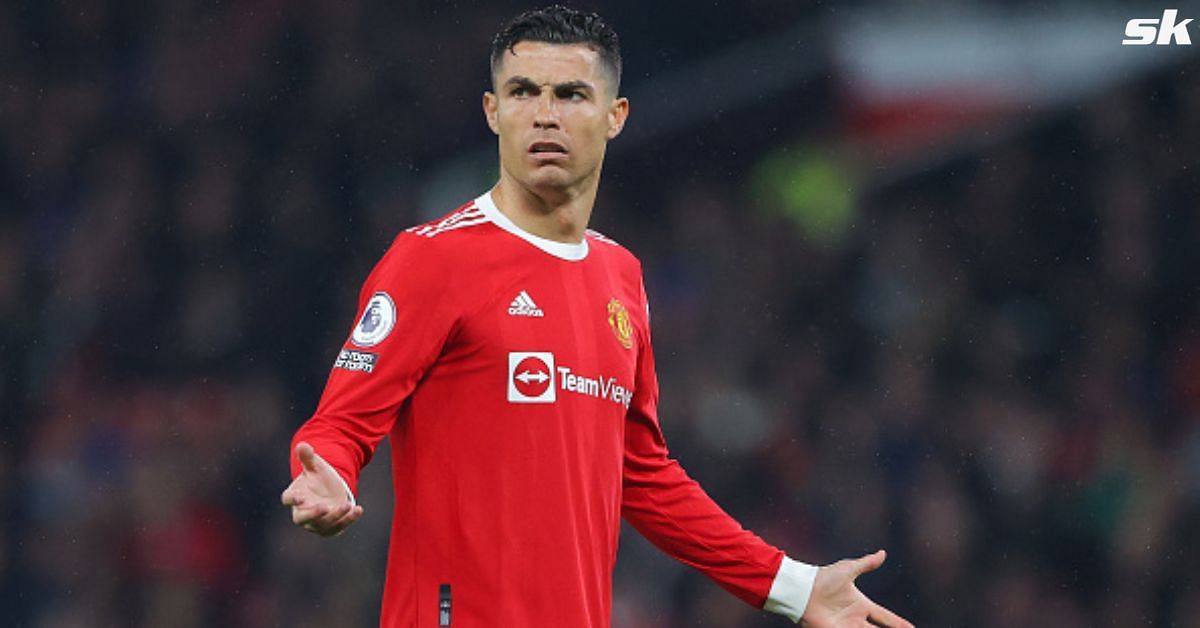 Watch: Manchester United tear down huge Cristiano Ronaldo mural at Old ...