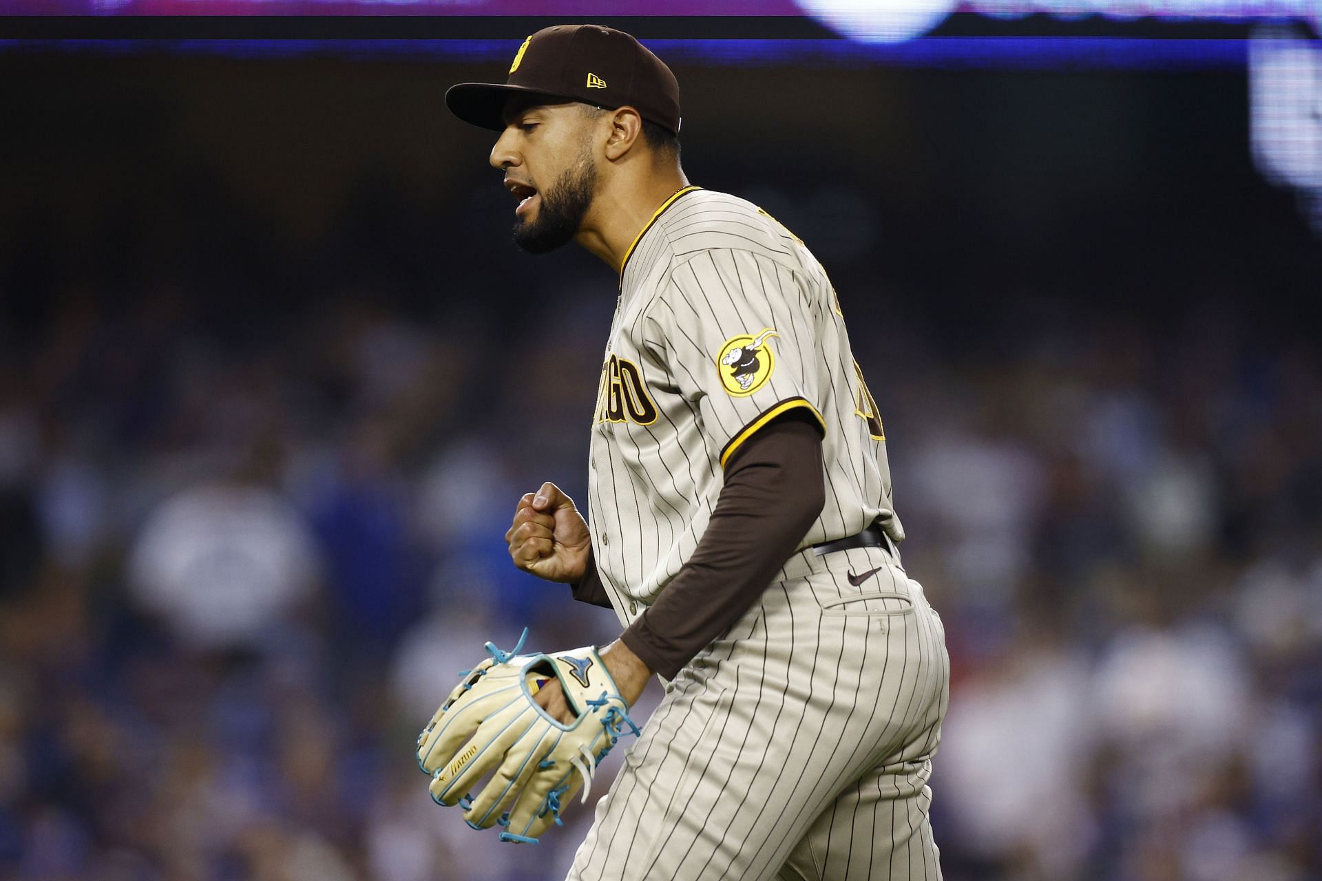 San Diego Padres - Big Game Bob is BACK 👏 The #Padres have signed Robert  Suarez to a five-year contract through the 2027 season. Details:  atmlb.com/3EFCjrr