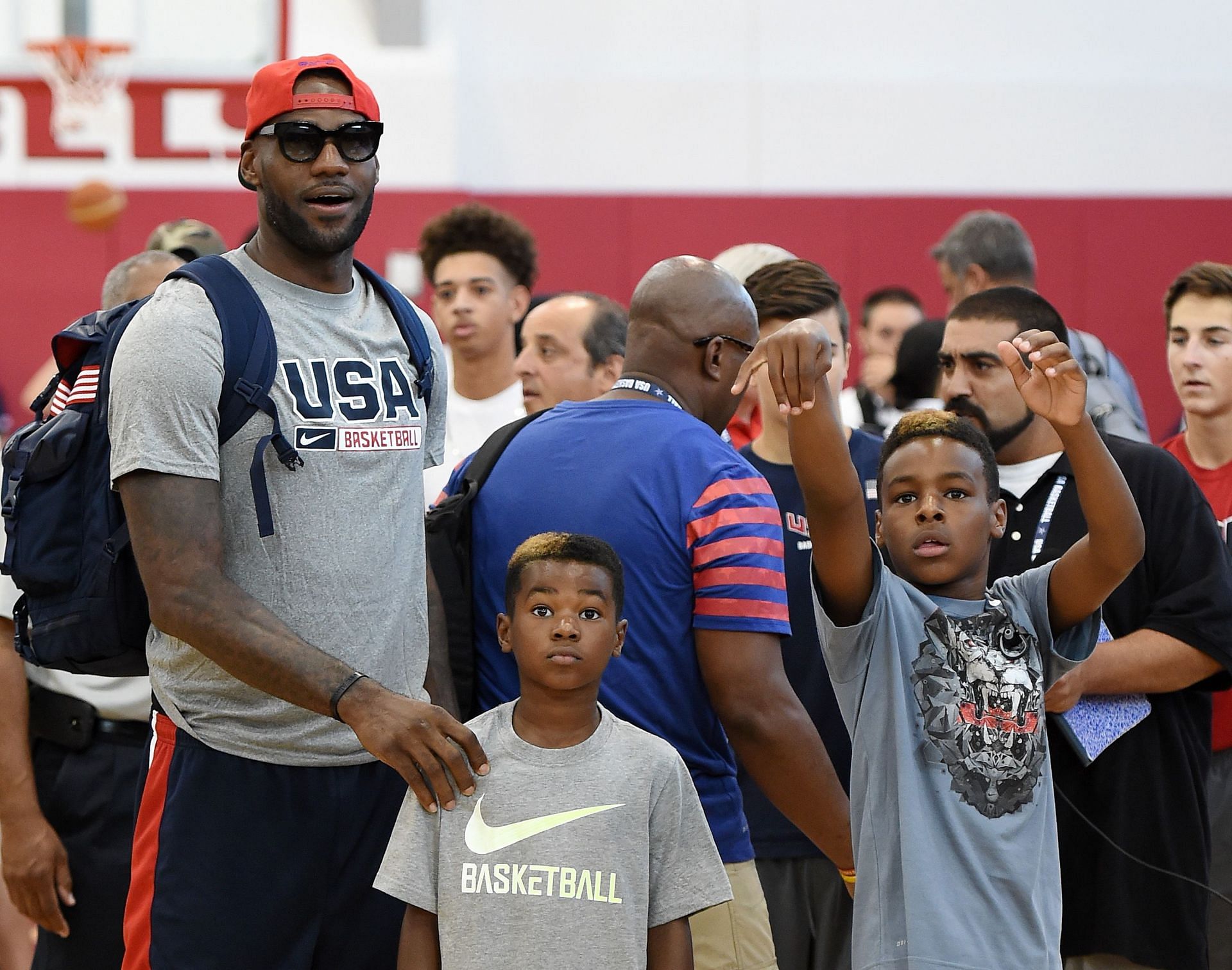 LeBron James with Bryce (center) and Bronny (right) in 2015
