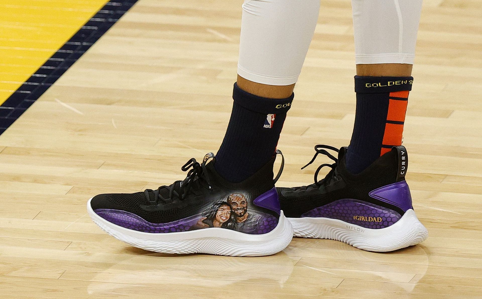 Steph Curry wearing custom Curry 8s as tribute to Kobe and Gigi Bryant