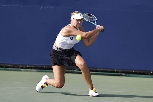 Sofia Kenin in action at the San Diego Open