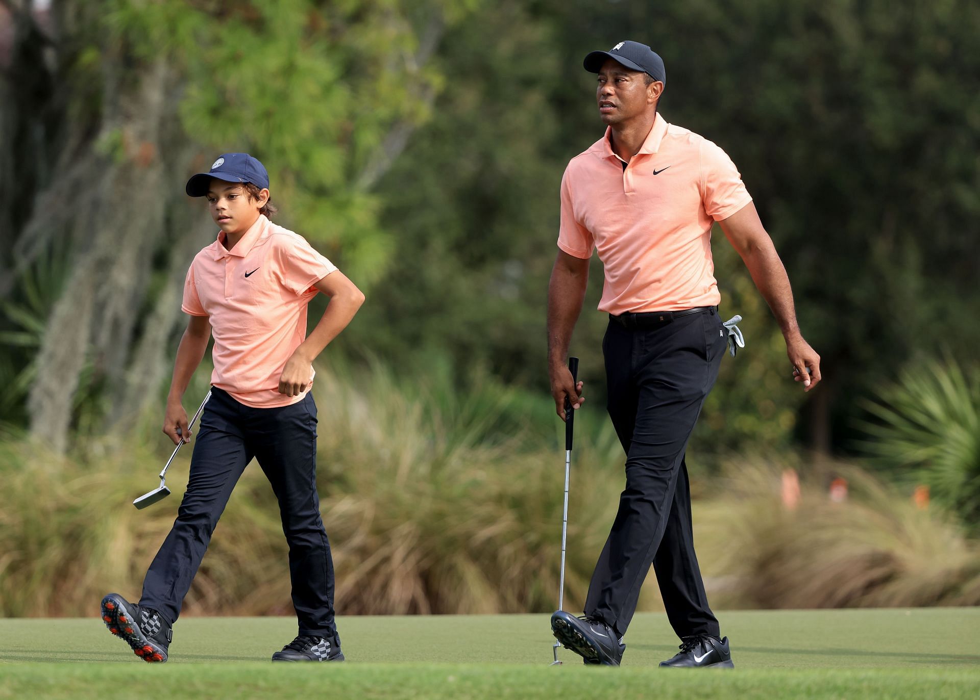 “Can the kid play on his own..” – Fans react to a Reddit image of Tiger ...