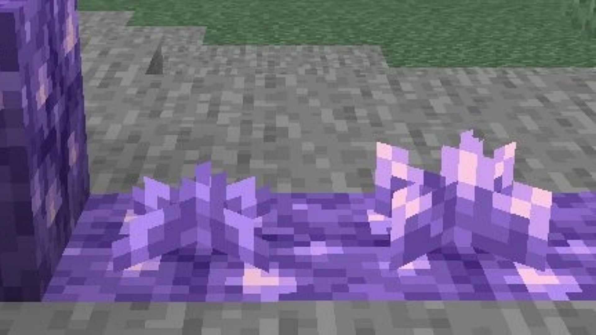 Medium Amethyst Bud emits two levels of light (Image via Mojang)