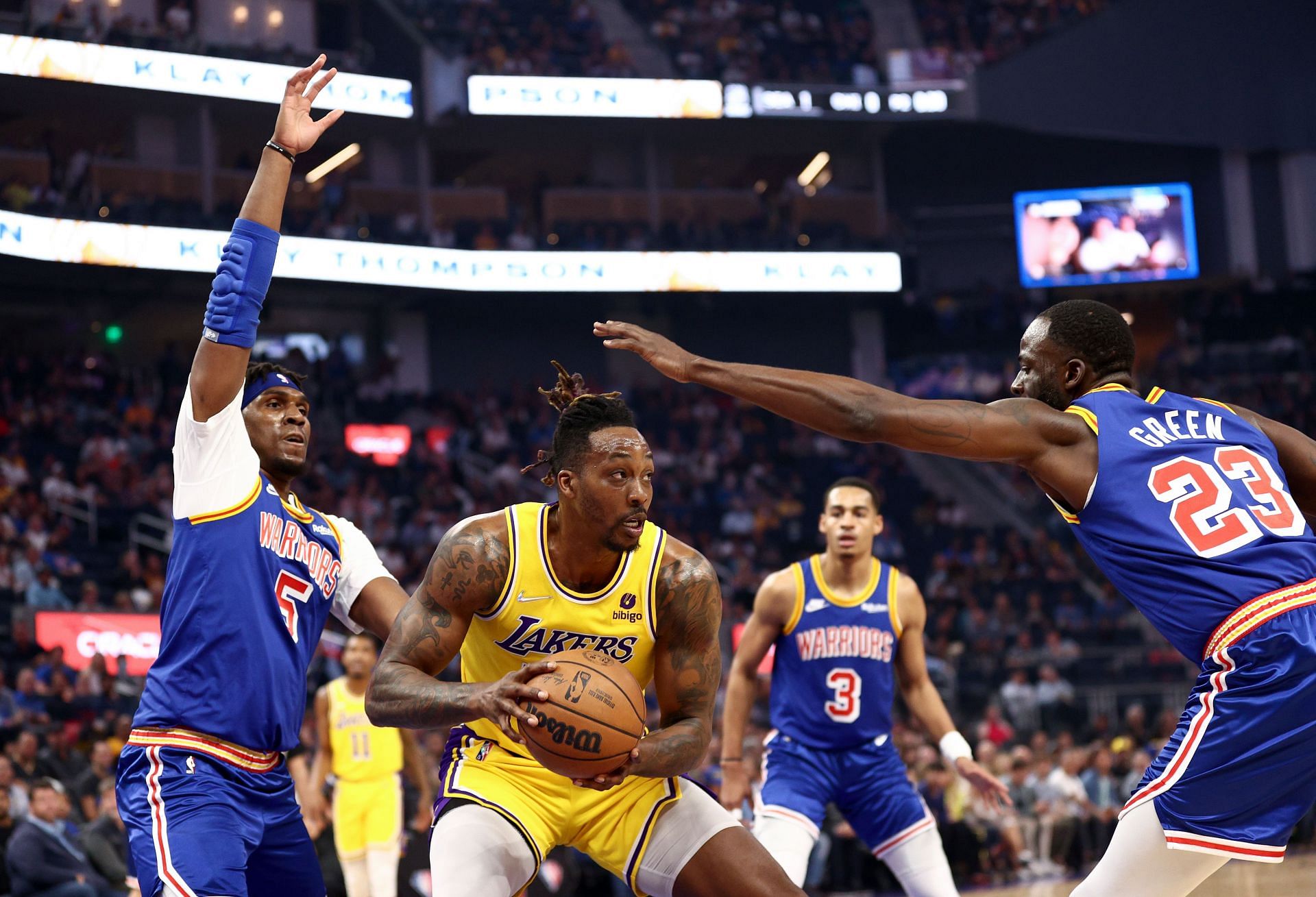 Former LA Lakers big man Dwight Howard (centre) in action against the Golden State Warriors