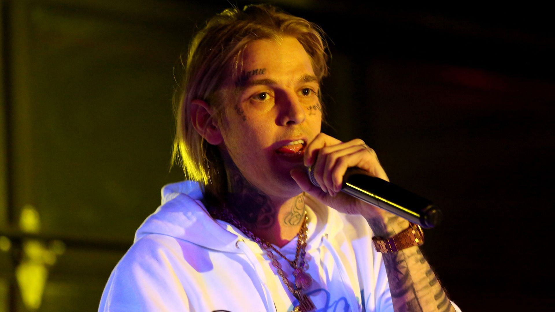Aaron Carter shared a 11-month-old son, Prince, with on-and-off fiance, Melanie Martin. (Image via Gabe Ginsberg/Getty Images)