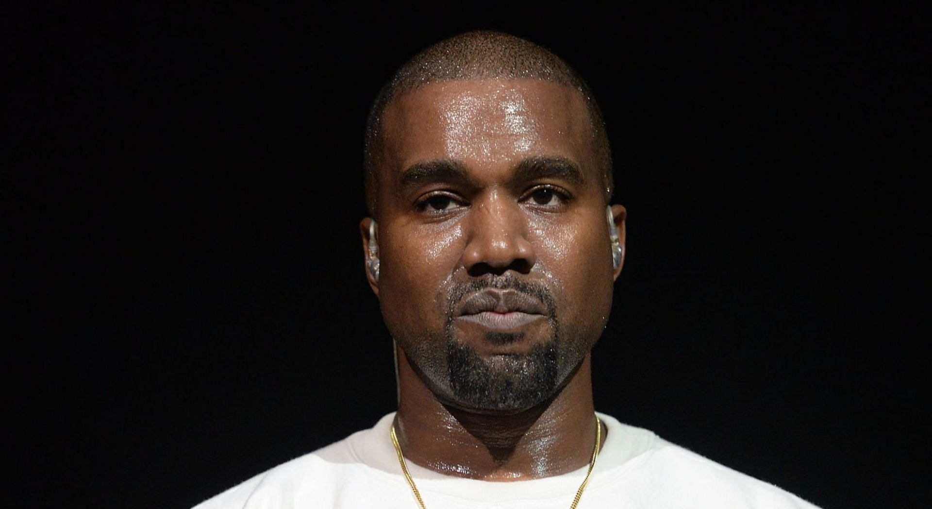 Kanye West recently made bizzare claims in a new paparrazi interview (Image via Getty Images)