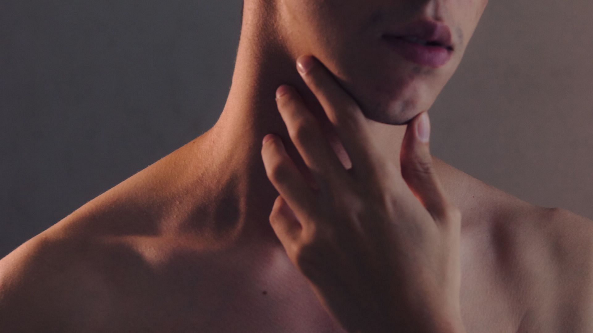 9 Jawline Exercises That Make Your Jawline More Defined