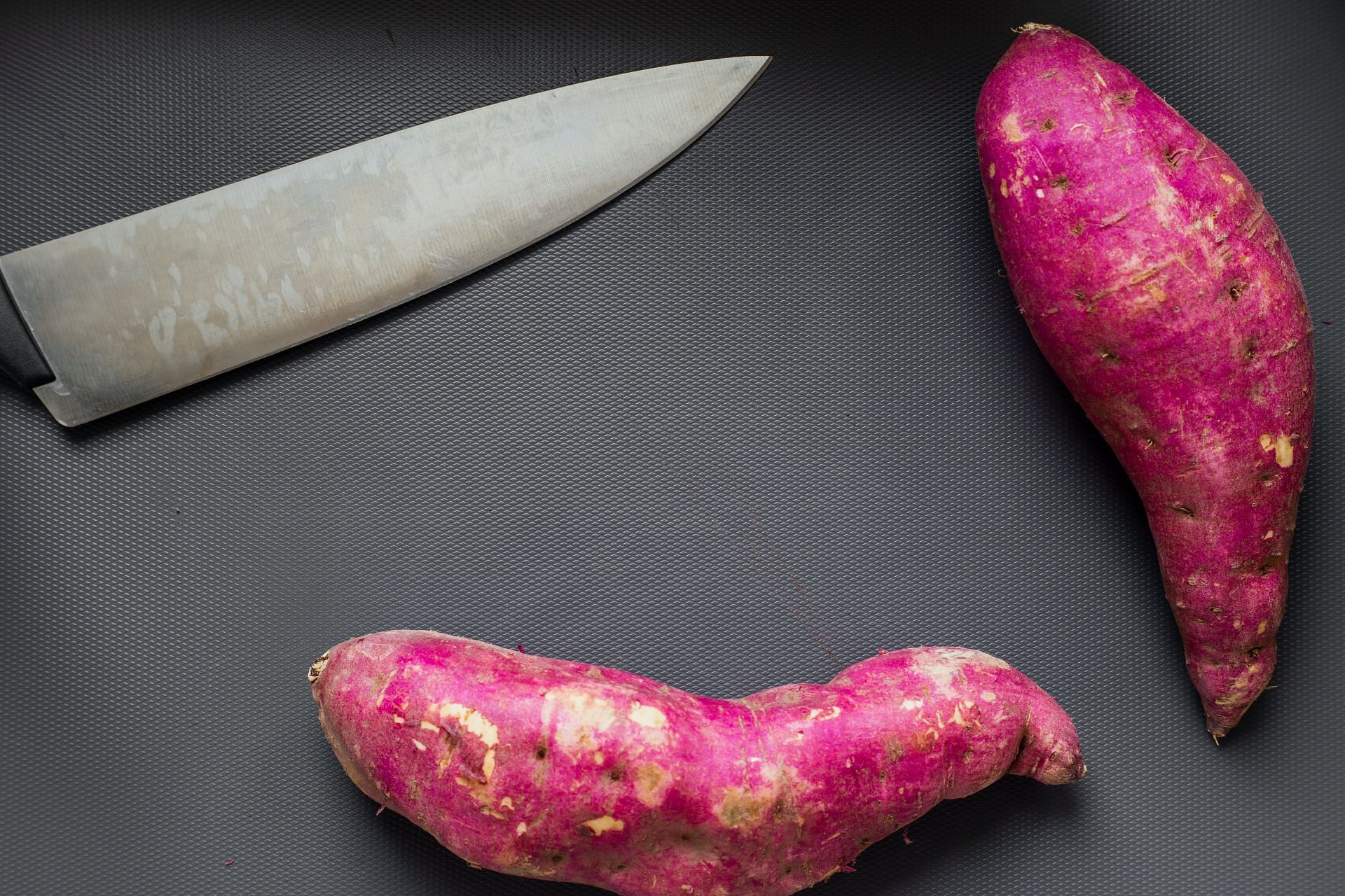 Sweet potatoes are good for eye health. (Image via Unsplash/Louis Hansel)