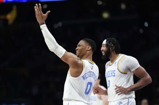 Russell Westbrook gets “MVP” chants from LA Lakers fans for second straight game despite loss