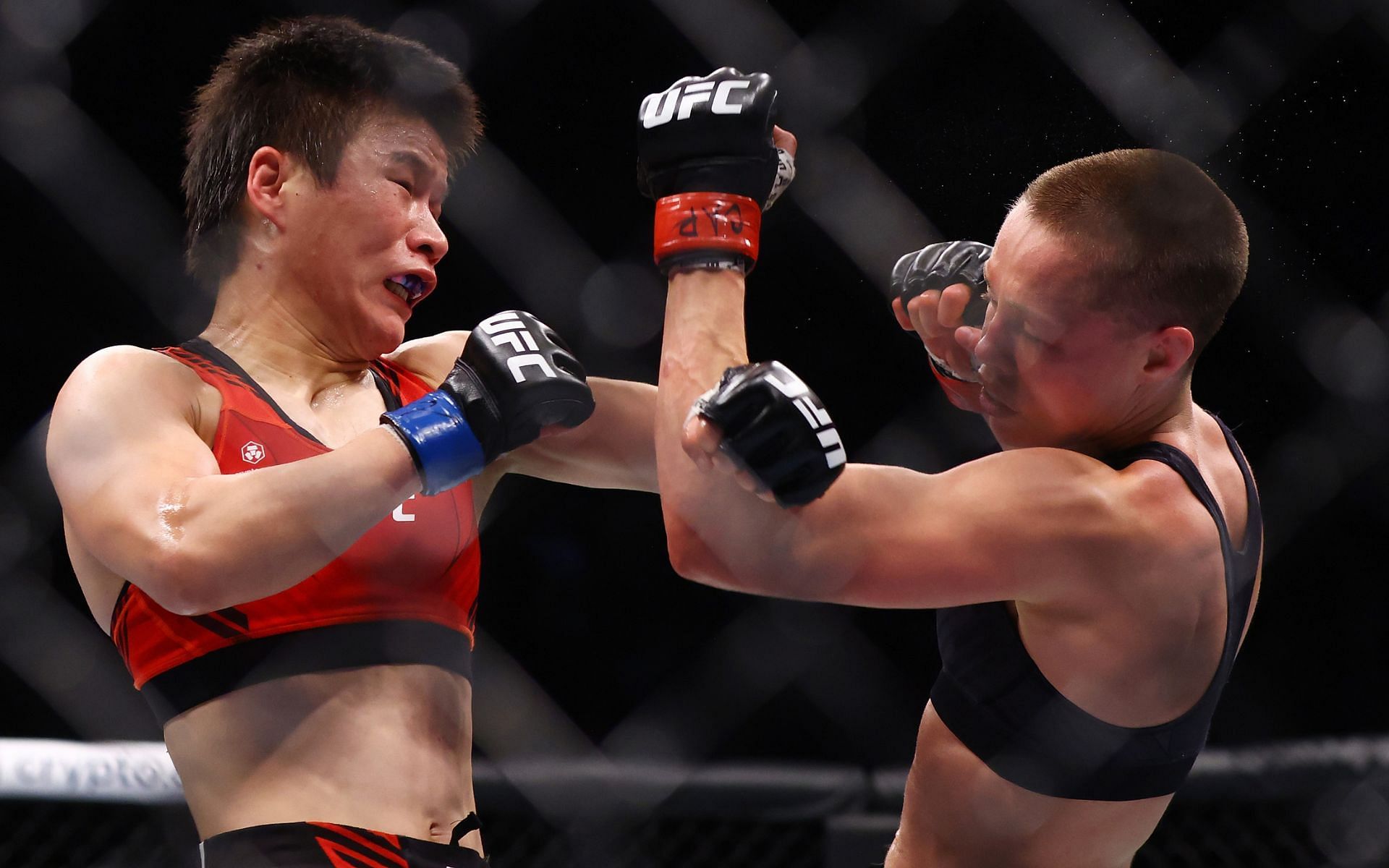 Zhang Weili [Left] Rose Namajunas [Right]