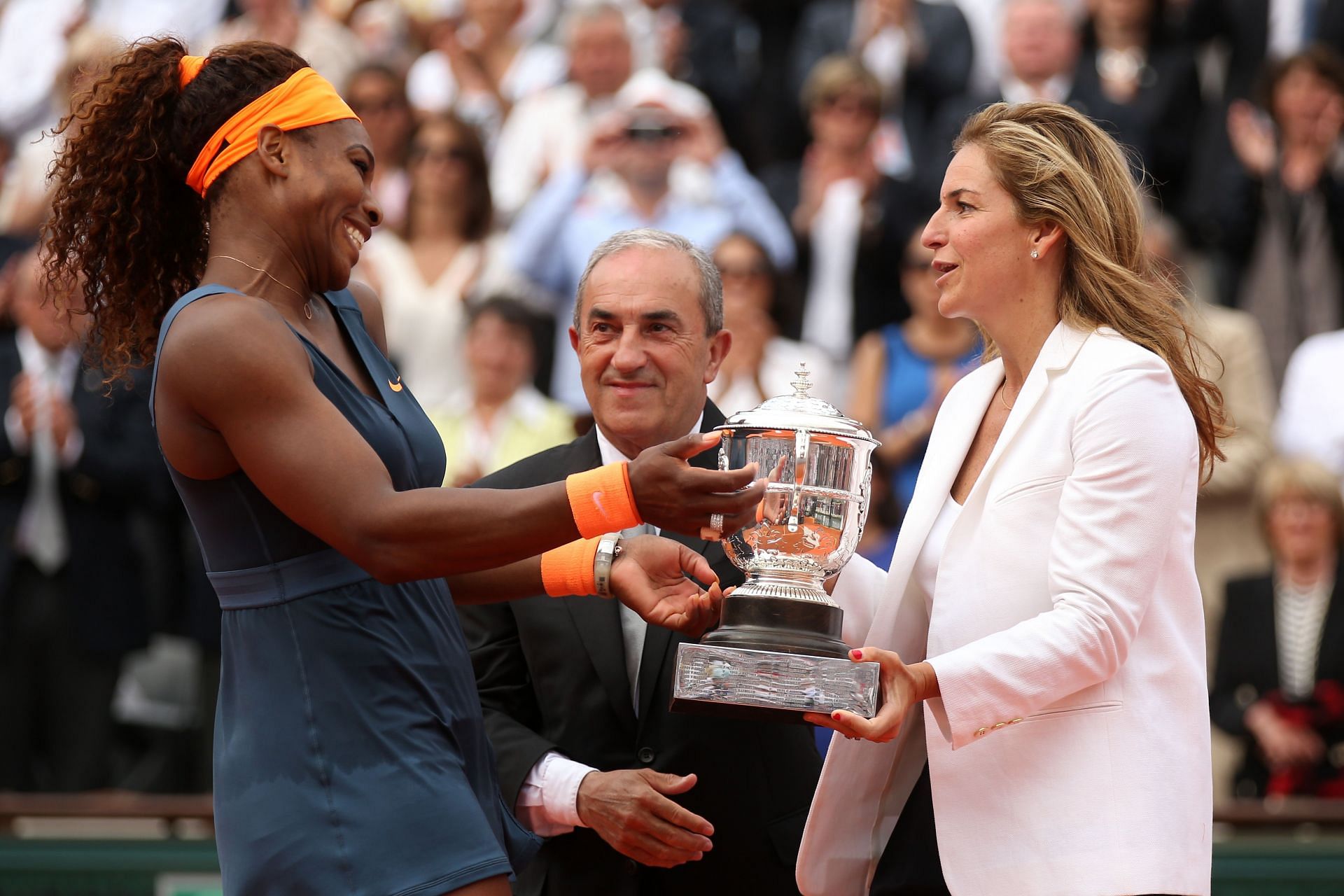Sanchez Vicario was certain that Serena Williams would outdo Venus Williams.