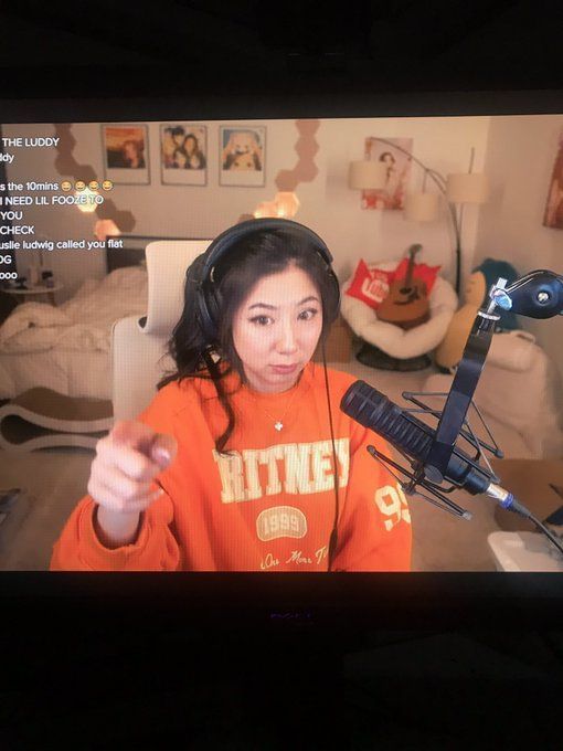 "That's so sweet": Fuslie gets surprised by Valkyrae, Miyoung