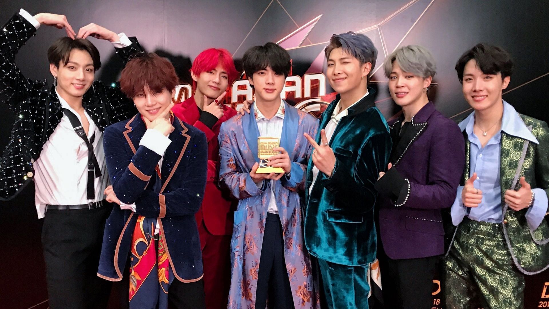 BTS at the 2018 MAMA Awards (Image via Twitter/bts_official)