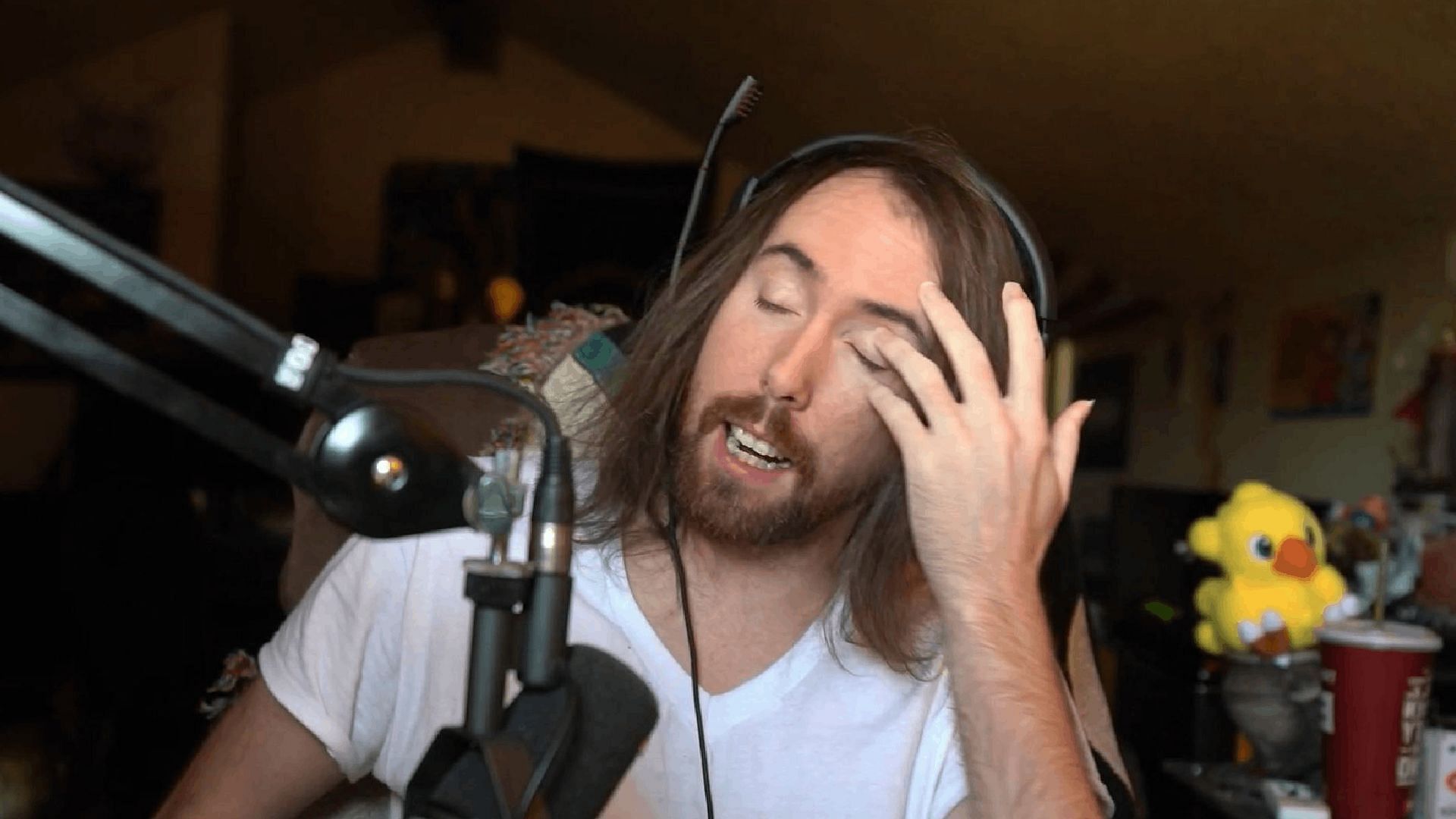 When will Asmongold return to streaming on his main channel? (Image via Twitch)