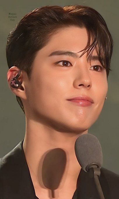 Park Bo-gum sends international fans into frenzy with his appearance at the  2022 MAMA Awards Day 1