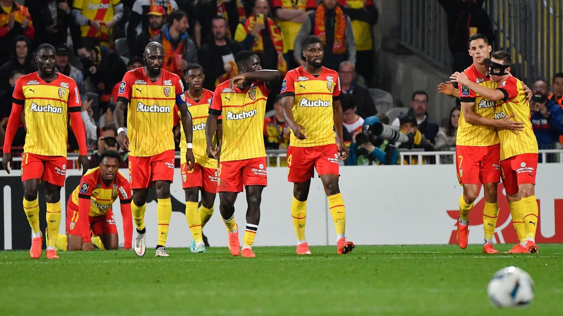 Can Lens continue their hot start to the season by defeating Angers this weekend?