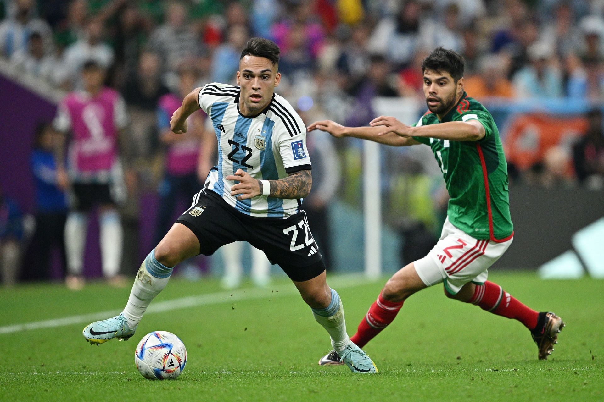 Argentina defender Lisandro Martinez kicked in the face by Mexico's Hirving  Lozano in heated World Cup match