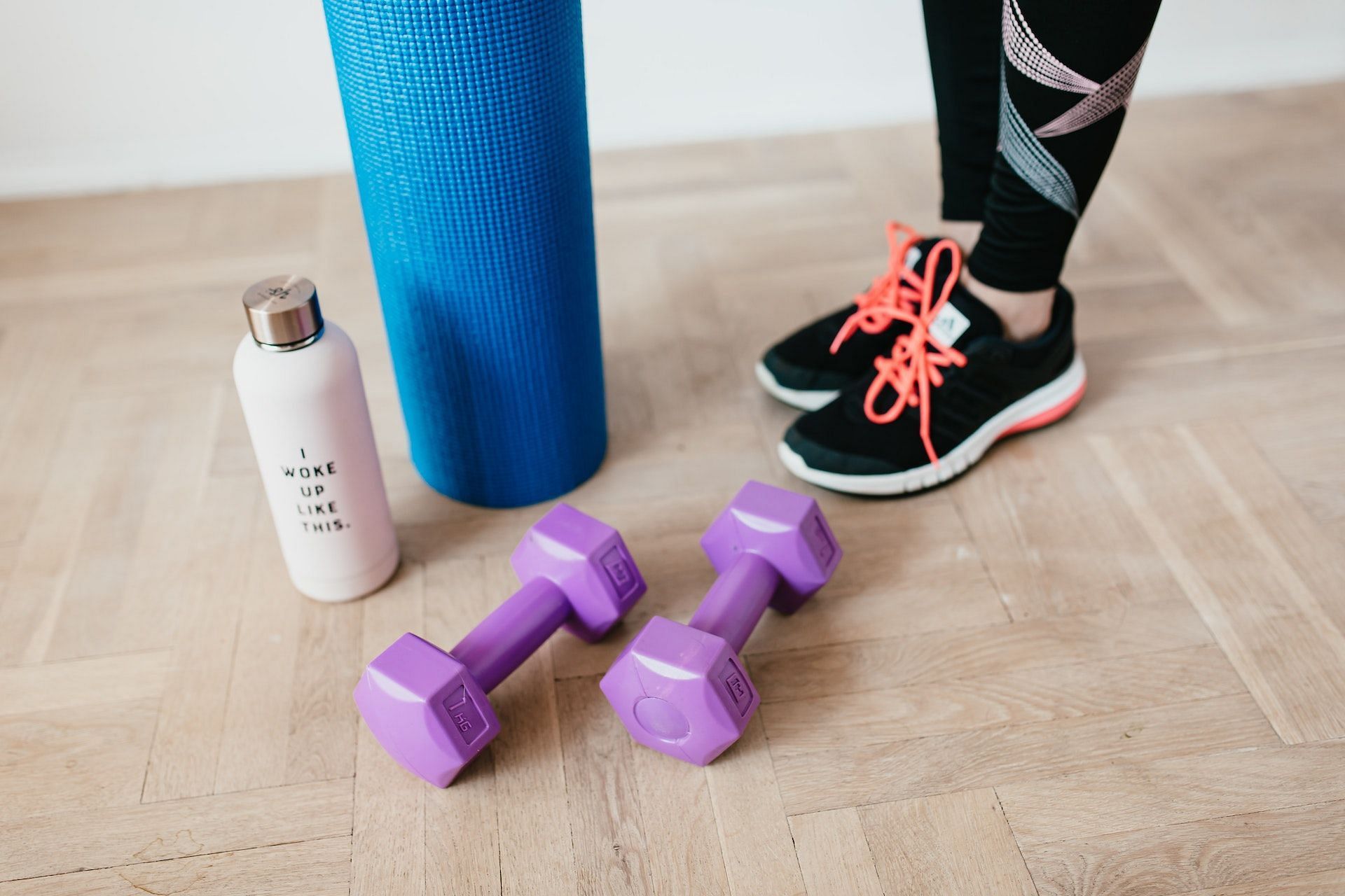 Dumbbell leg exercises are a great way to train your legs at home. (Photo via Pexels/Karolina Grabowska)