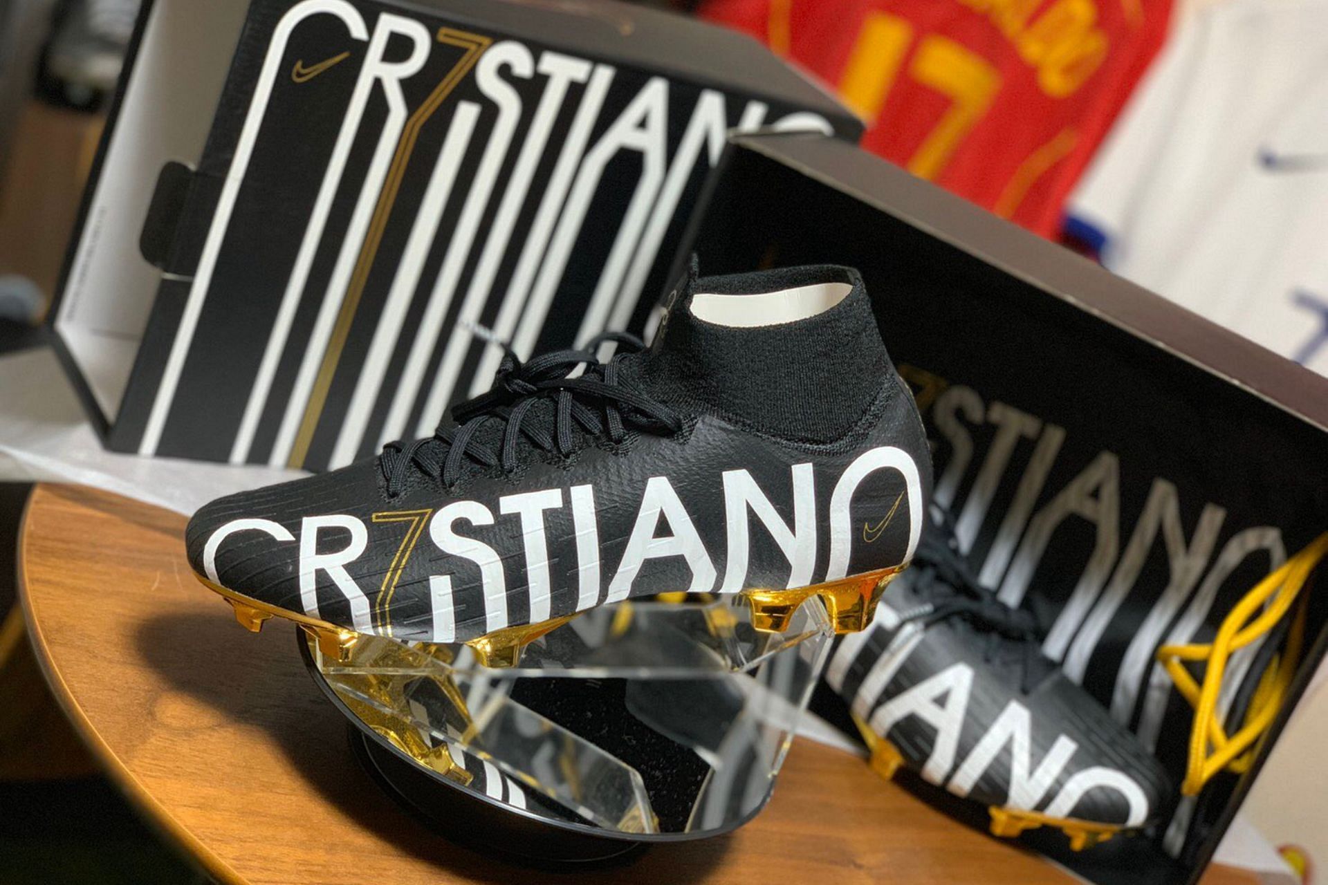 Take a closer look at the limited edition CR7STIANO colorway (Image via Twitter/@kfootball2817)