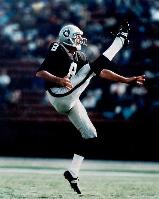 LA/Oakland Raiders legendary punter Ray Guy dies at 72