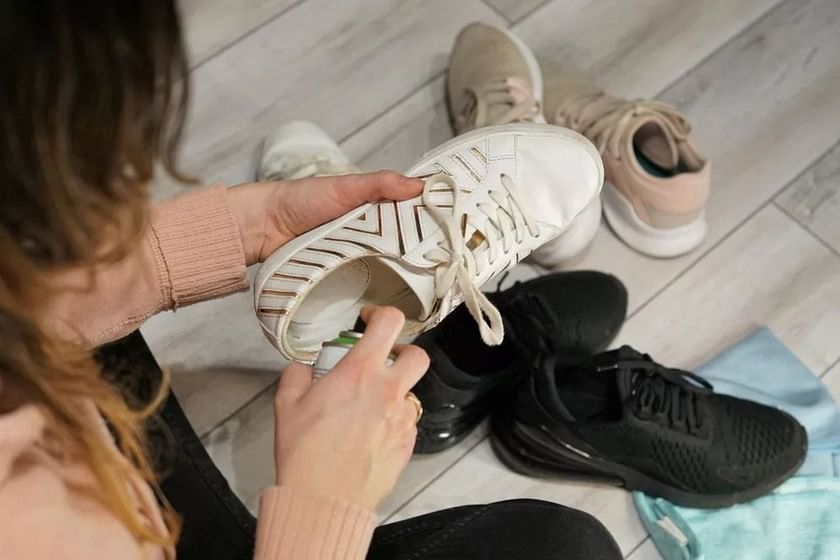 how-to-remove-bad-odor-from-sneakers