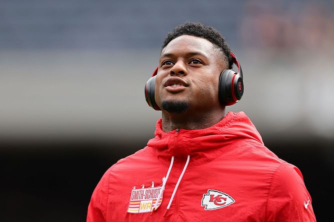 Chiefs star sounds off on NFL refs for failing to flag JuJu Smith-Schuster hit with WR in concussion protocol