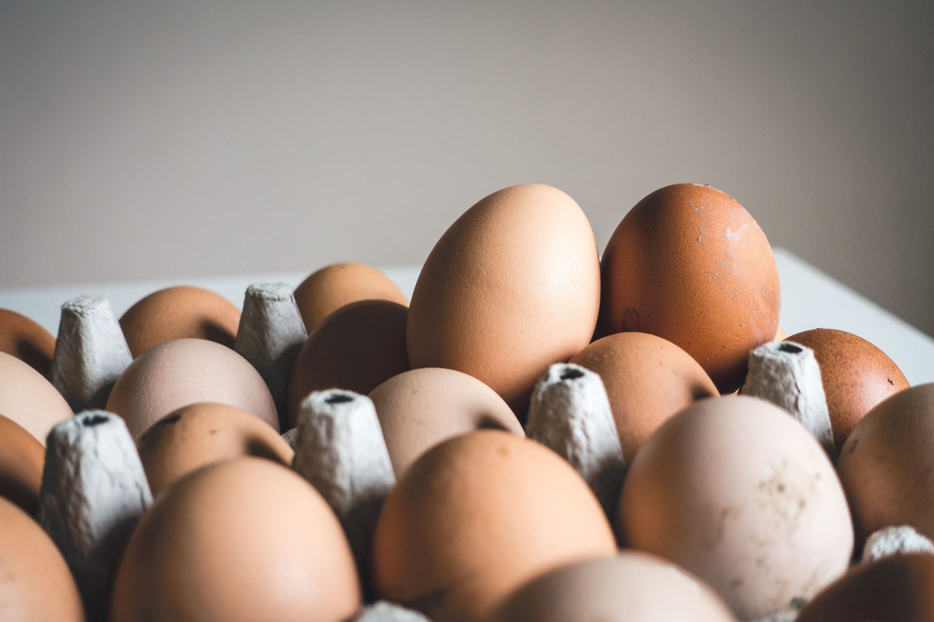 Eggs are one of the most power packed food. (Image via Unsplash / Jakub Kapunsak)