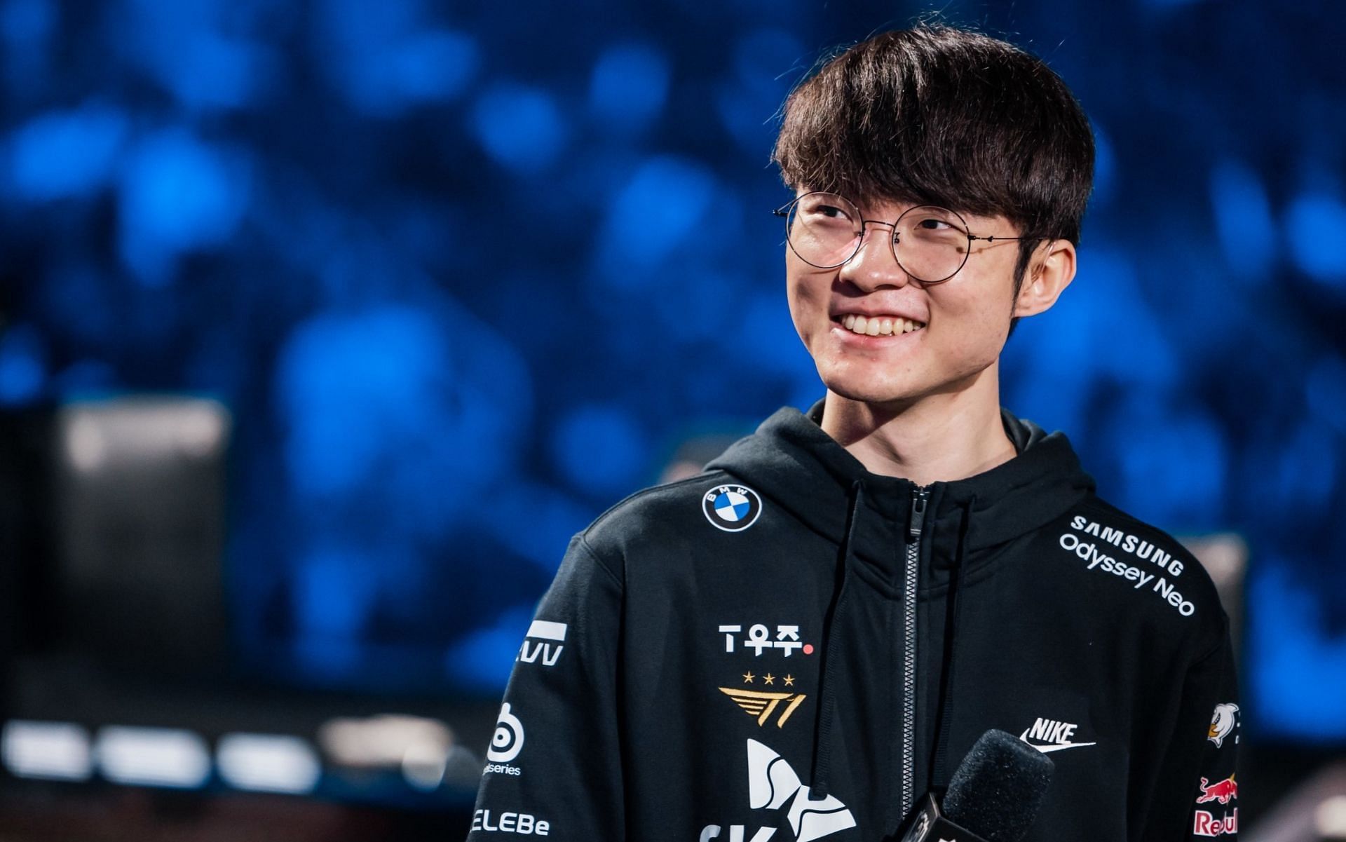 Faker signs brand new 3 year contract with T1 ahead of League of