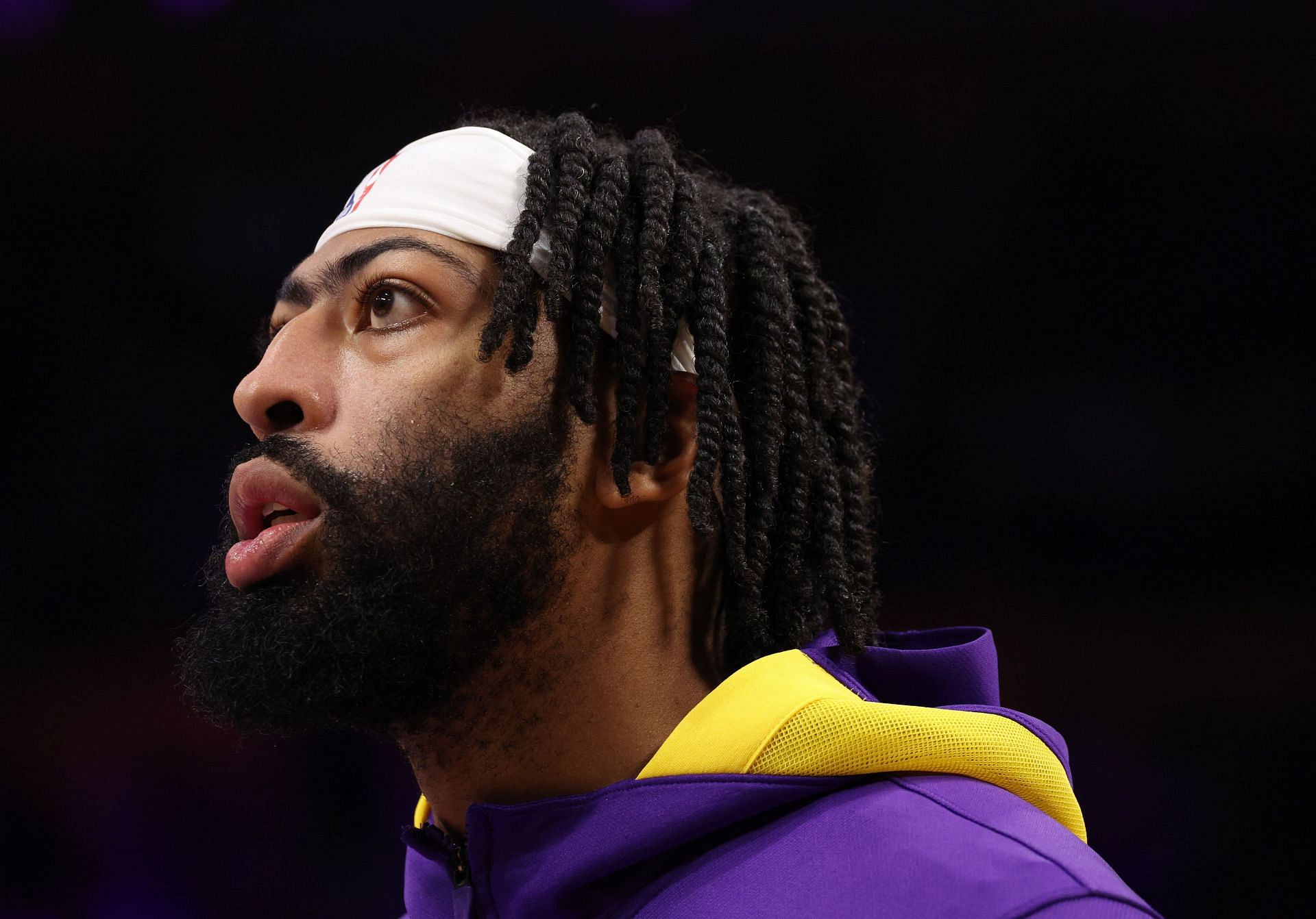 VIDEO: Lakers Star Anthony Davis Arrives at Lambeau Field for Packers- Seahawks Rocking Aaron Rodgers Jersey