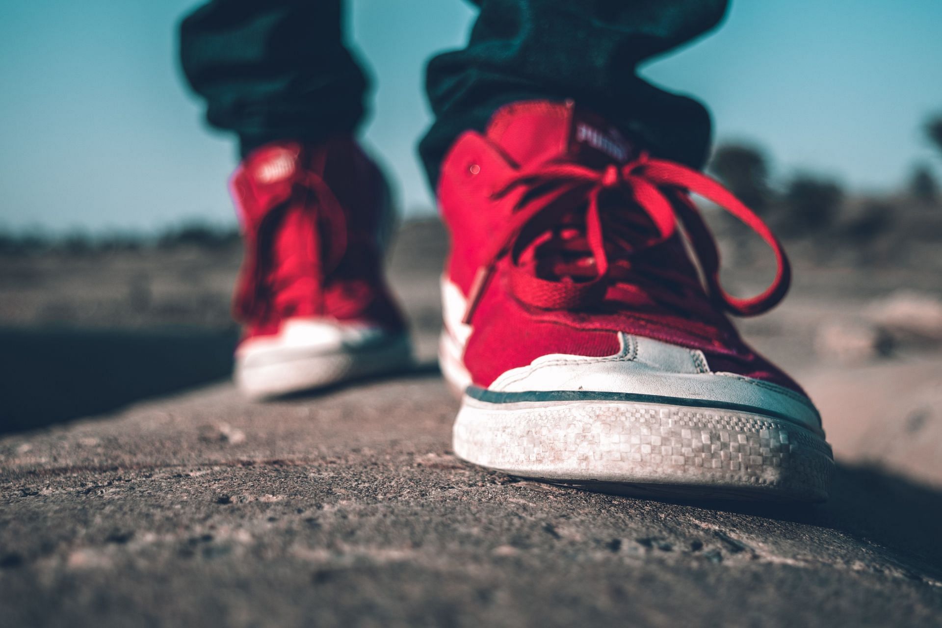 Walking shoes should be comfortable so that they dont hurt your feet or cause injuries (Image via Pexels @Ashutosh Sonwani)