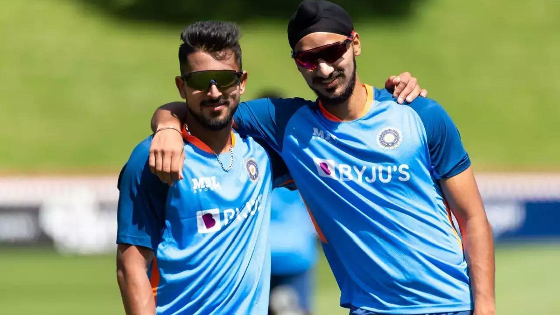 Umran Malik (L) and Arshdeep Singh. (P.C.:Twitter)
