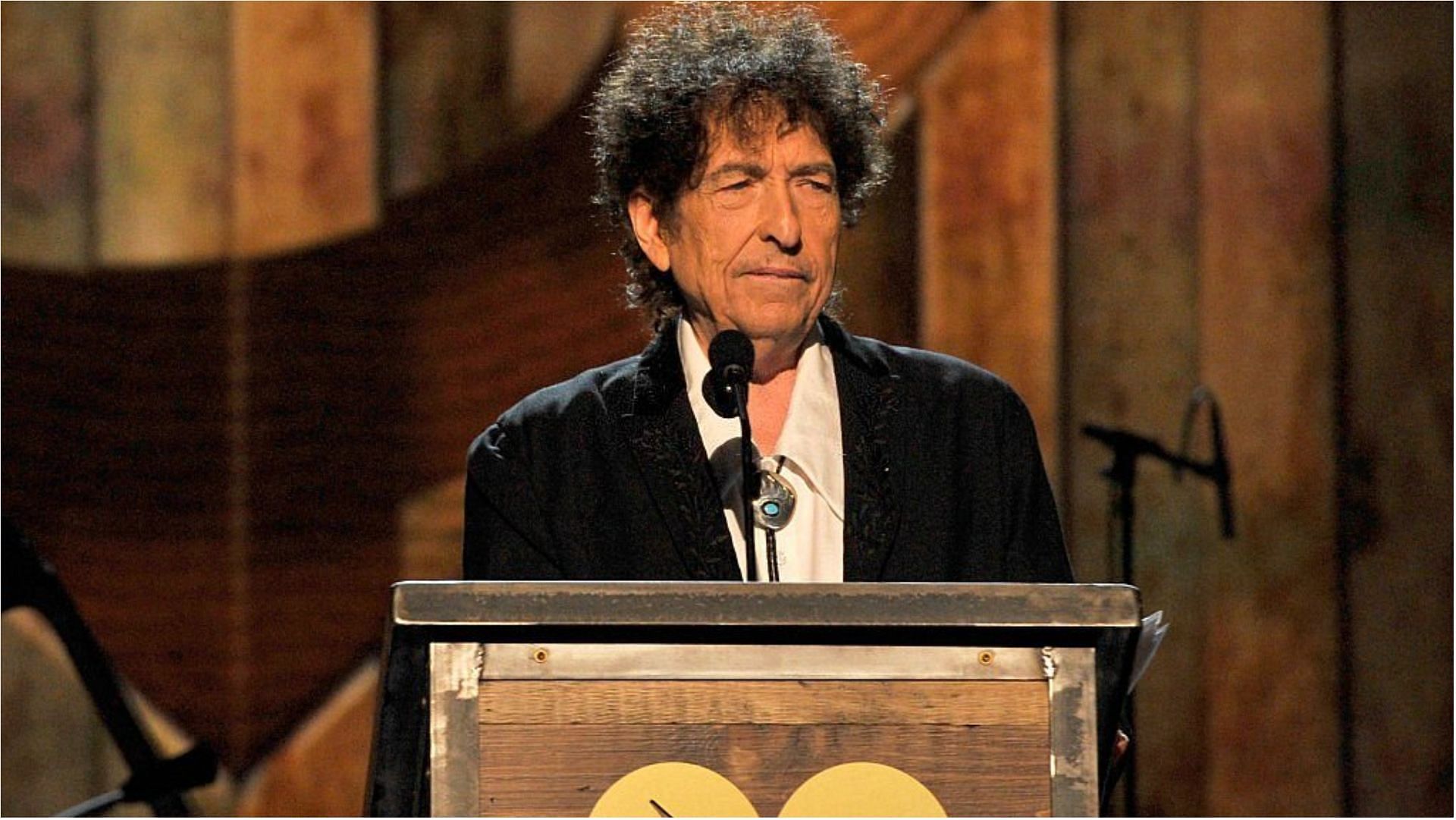 Bob Dylan&#039;s Desolation Row lyrics sheet also features his own changes (Image via Lester Cohen/Getty Images)