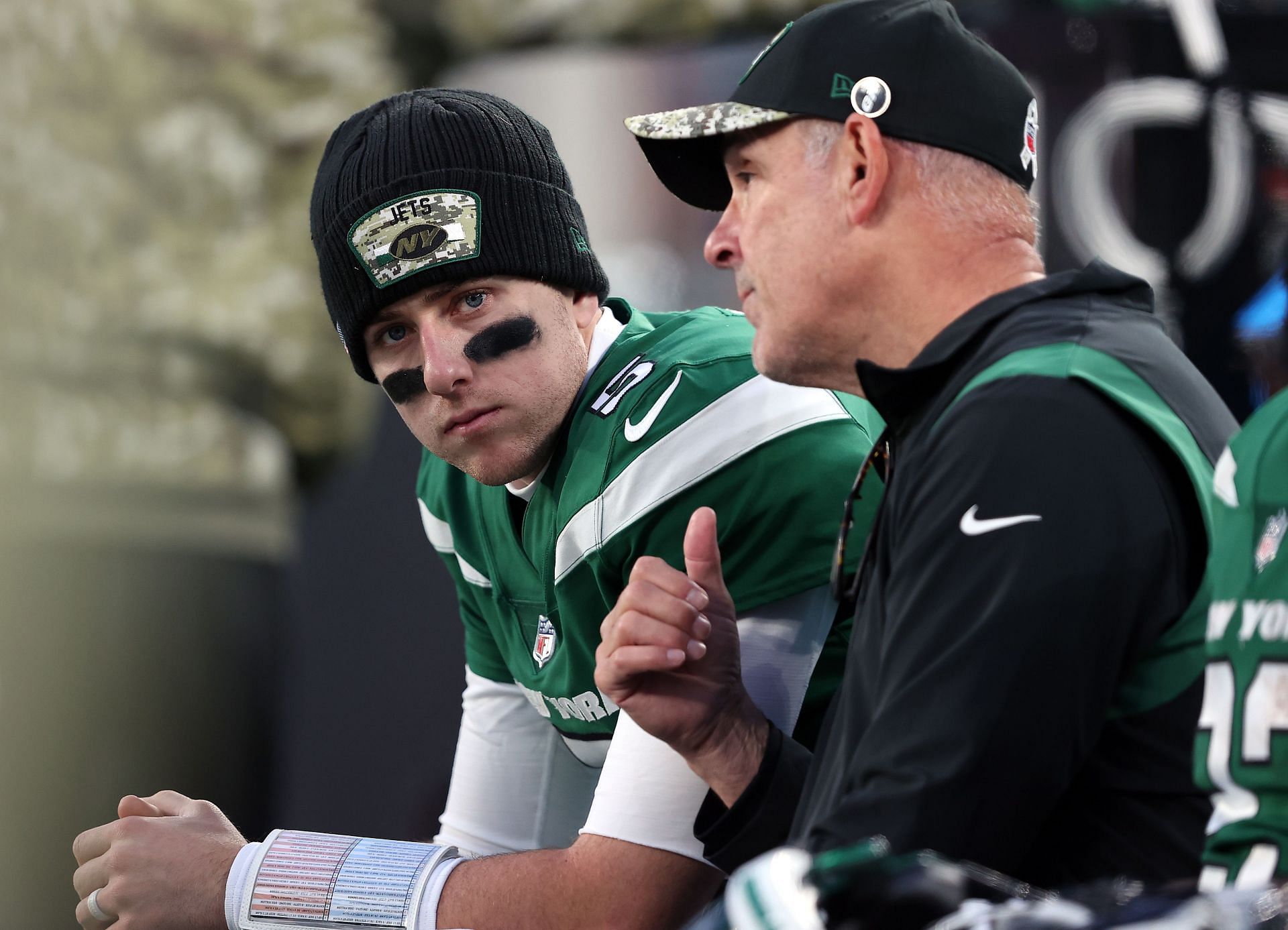 Jets' White Cleared By Docs, Will Start At QB on Sunday - Bloomberg