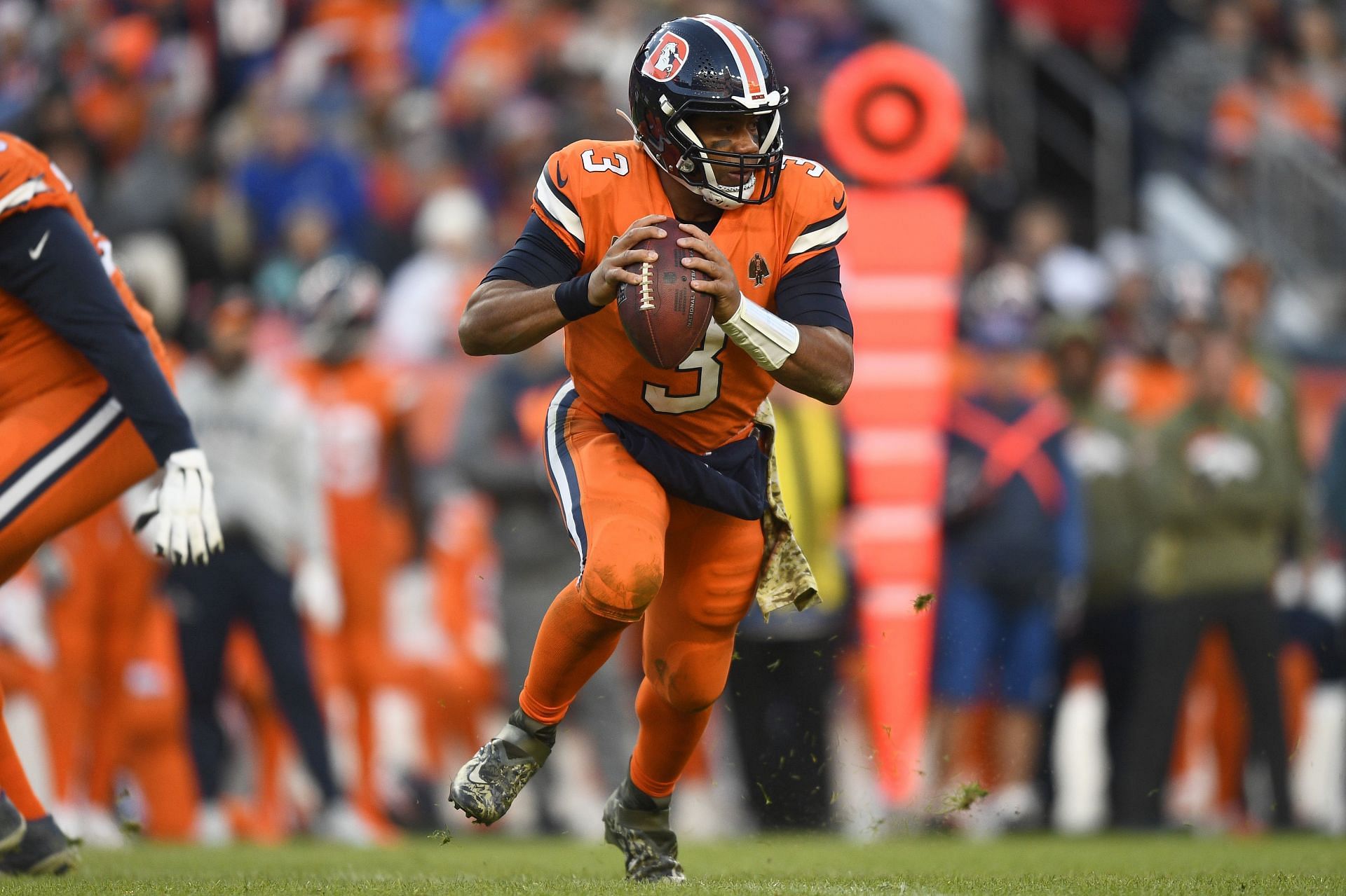 Broncos' Russell Wilson gets earful from teammate, criticism on