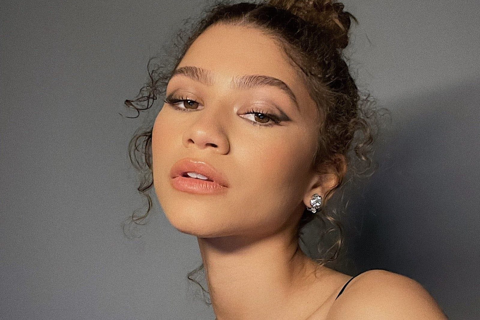 How tall is Zendaya?