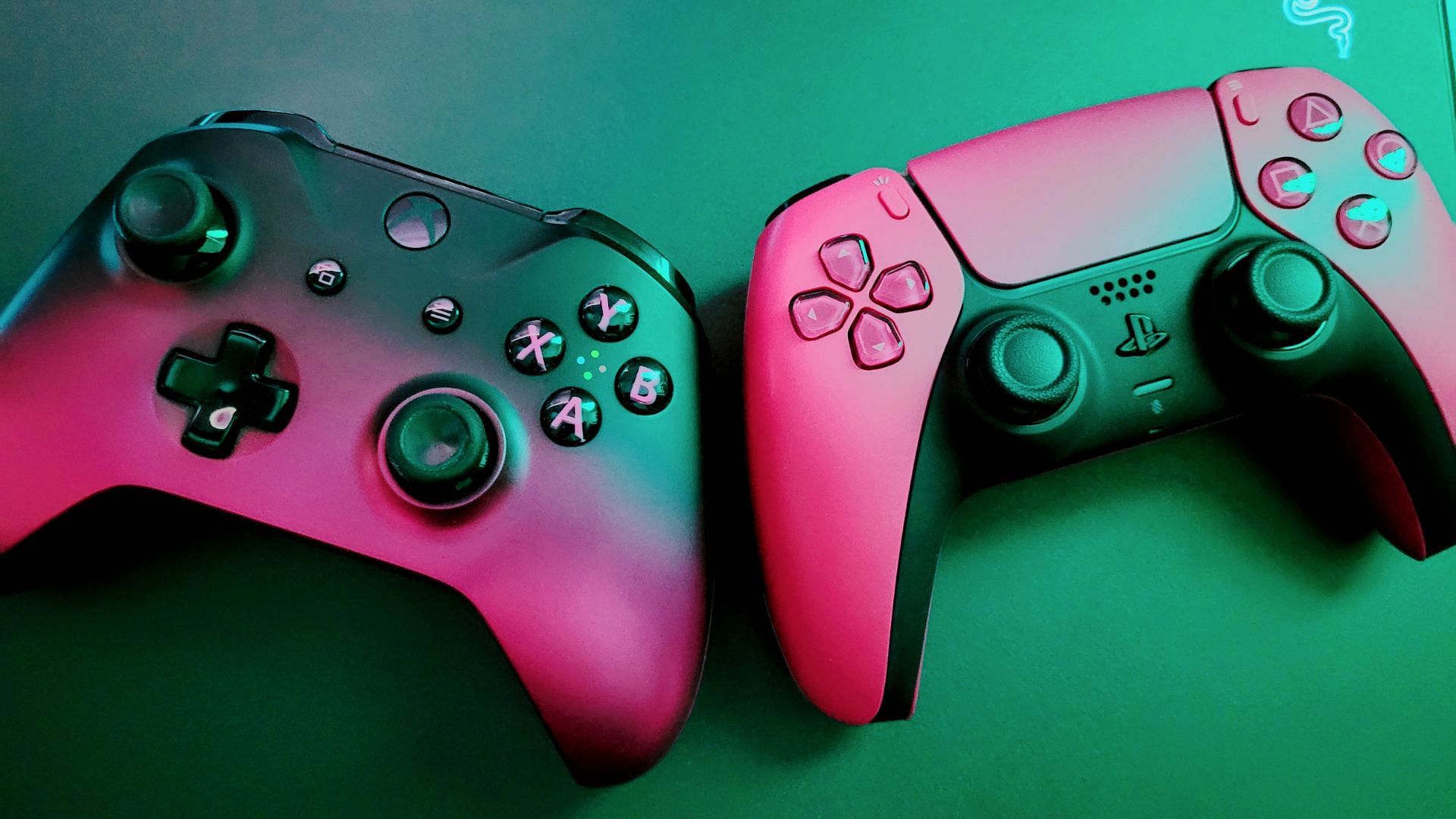The Xbox and DualSense controller (Image via @SteffiH_DAZ/Twitter)